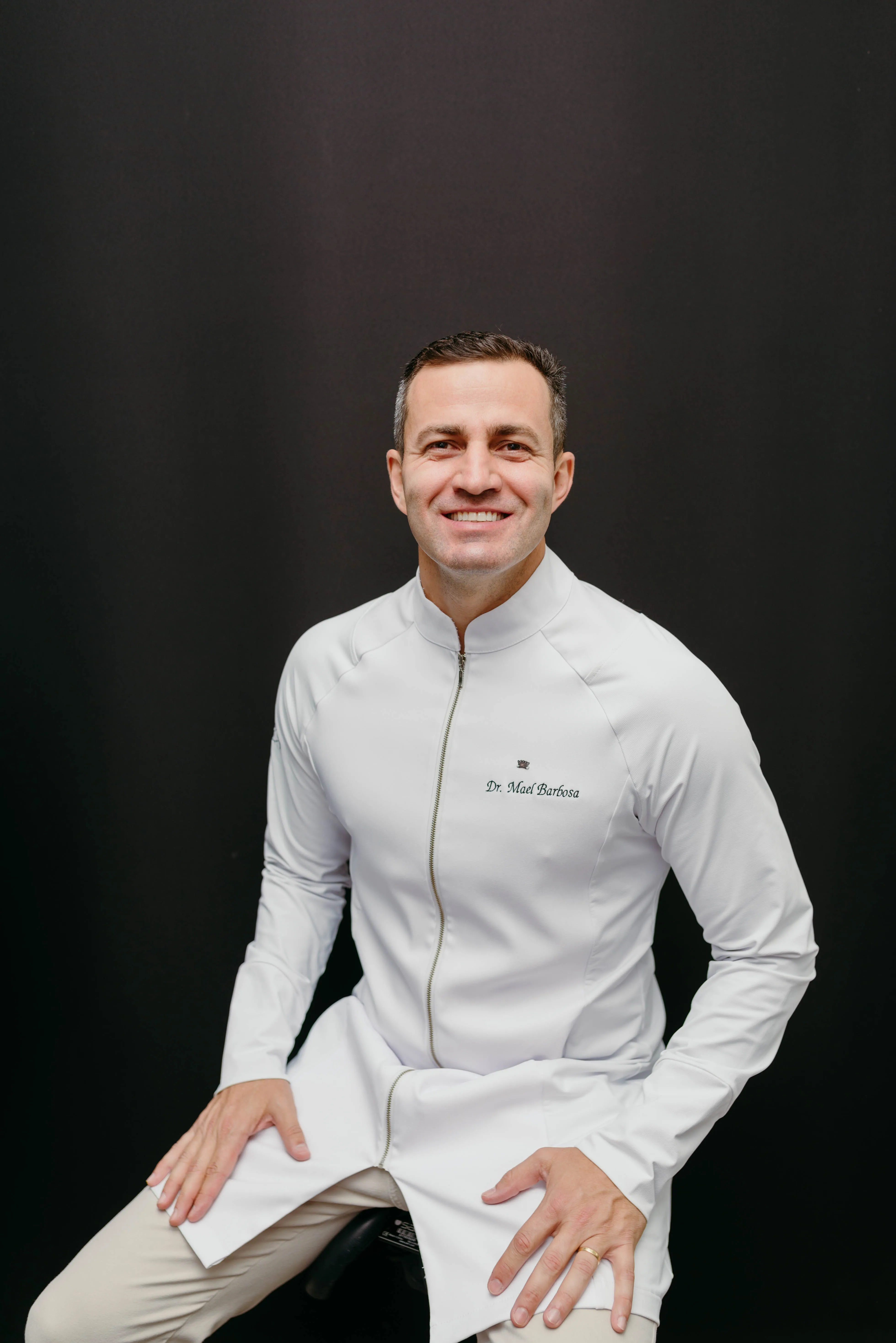 Dr. Mael Ribeiro durante planejamento de reabilitação oral